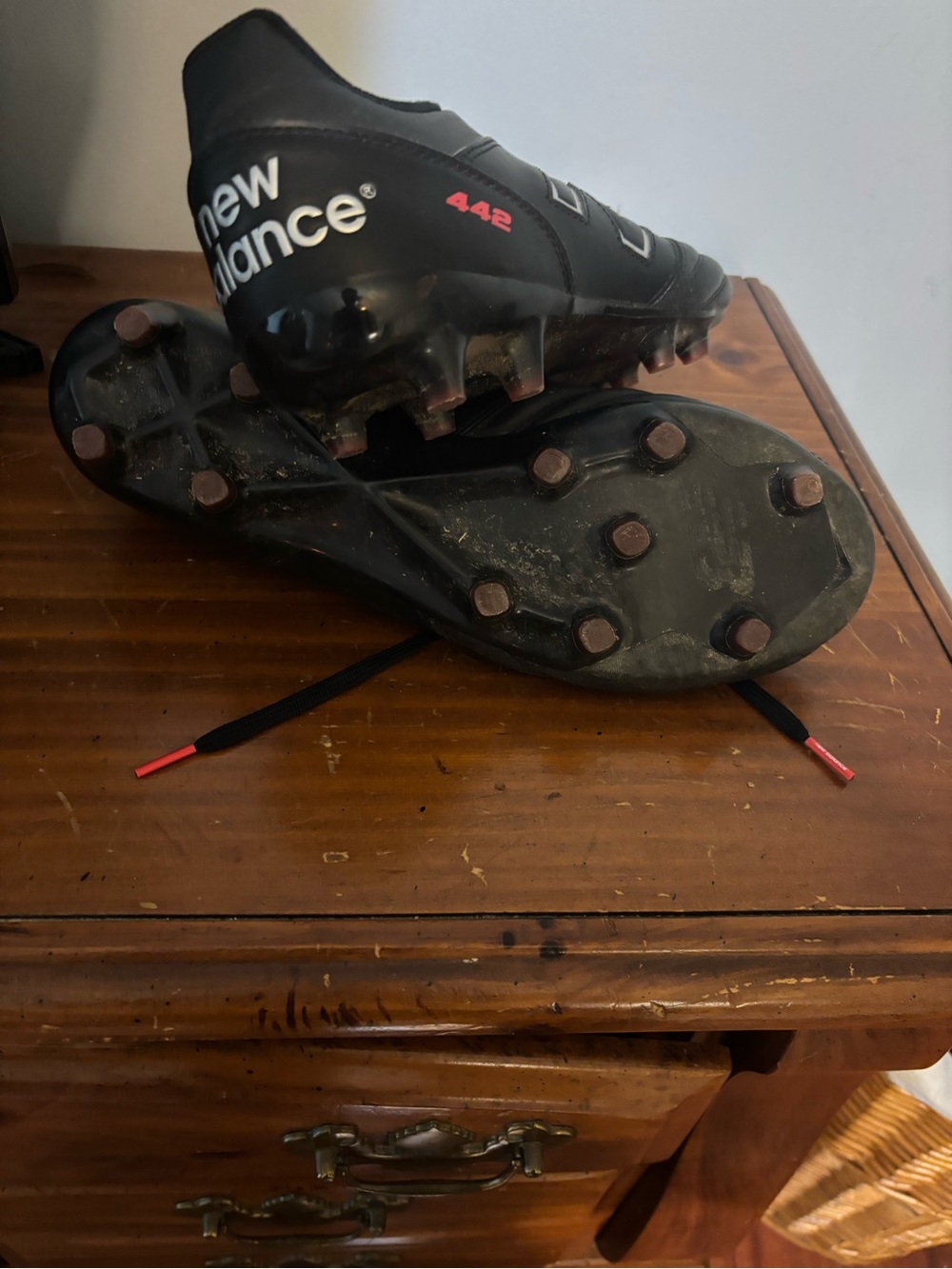New Balance Men's Black Athletic/Training Shoes with Red Accents - Picture 4 of 8